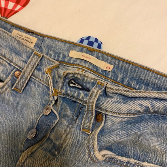 Levi’s Wedgie jeans 24 - Picture 2 of 5